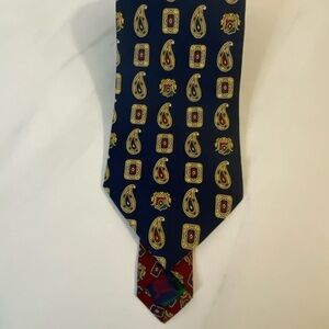 Tommy Hilfiger 100% silk necktie
